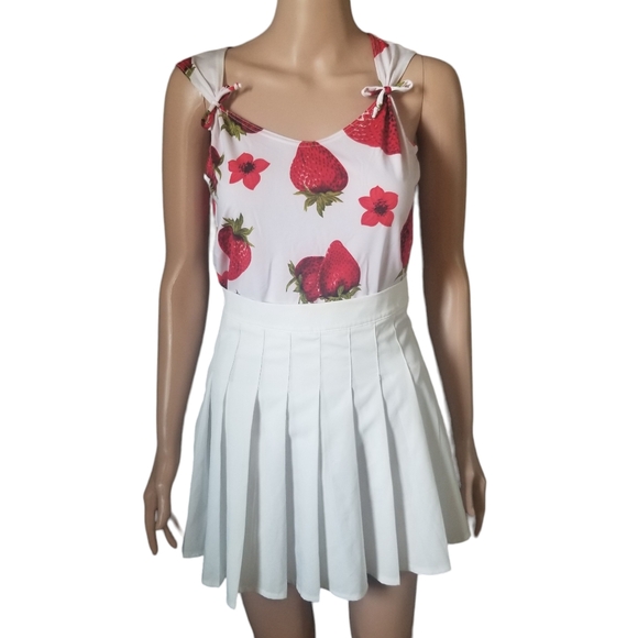 Vintage Garage Strawberry Print Sleeveless Top - Picture 6 of 9